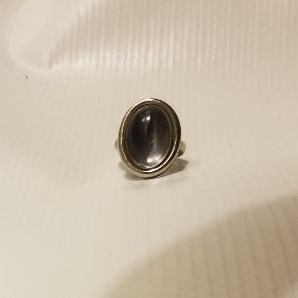 vintage silvertone ring with eerily beautiful gray stone - Picture 2 of 12